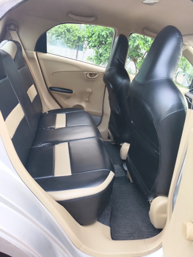 Second-hand 2017 Honda Brio 1.2 E MT for sale in Noida-11