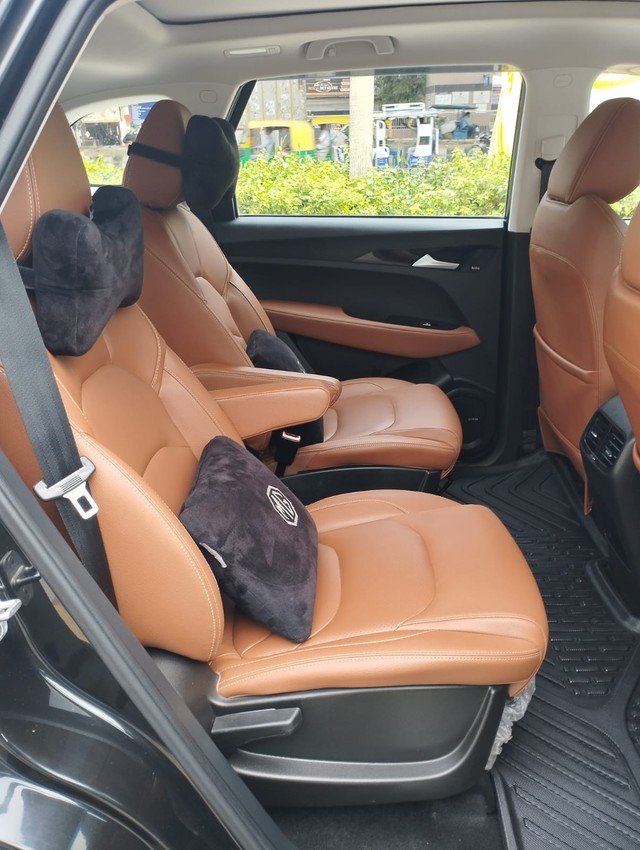 Second-hand 2023 MG Hector Plus 1.5 Turbo Sharp Pro CVT BSVI for sale in New Delhi-12