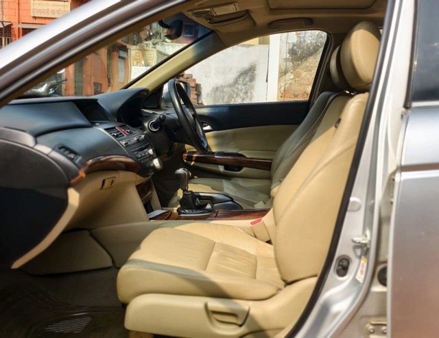 Second-hand 2013 Honda New Accord 2.4 M/T for sale in Kolkata-13