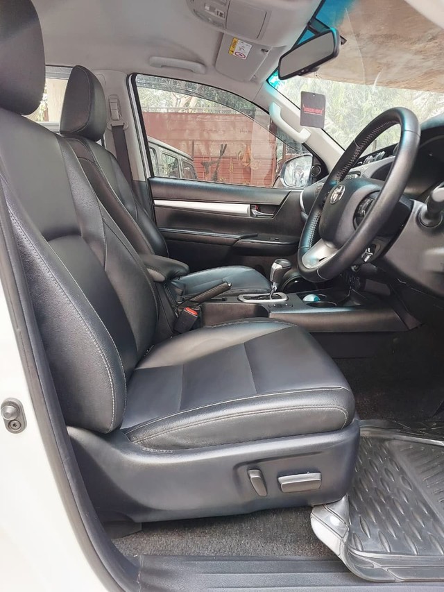 Second-hand 2023 Toyota Hilux High AT for sale in New Delhi-10