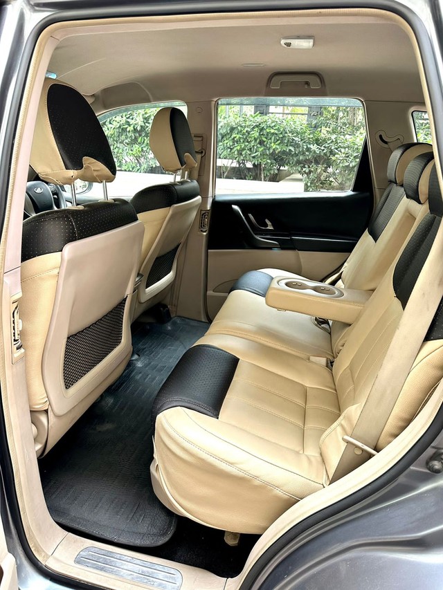 Second-hand 2016 Mahindra XUV500 AT W6 2WD for sale in New Delhi-14