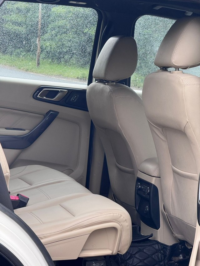 Second-hand 2019 Ford Endeavour Titanium Plus 4X2 for sale in Surat-12