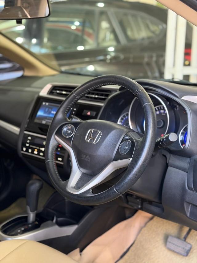 Second-hand 2021 Honda Jazz V CVT for sale in Hyderabad-8