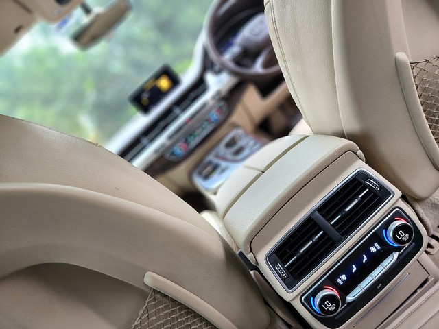 Second-hand 2017 Audi Q7 45 TDI Quattro Premium Plus for sale in New Delhi-19