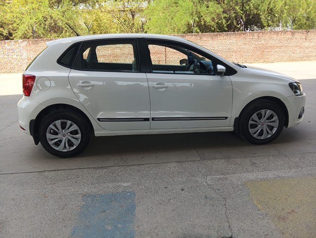 Volkswagen Polo 1.2 MPI Comfortline Second-hand 2017 Volkswagen Polo 1.2 MPI Comfortline for sale in Noida-1