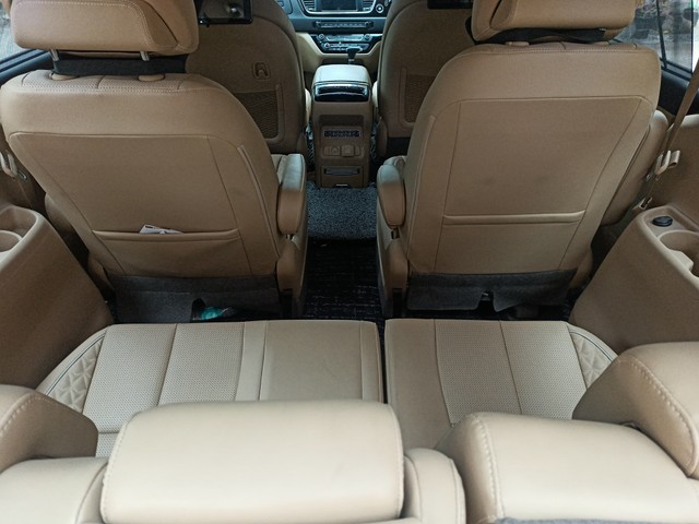 Second-hand 2023 Kia Carnival Limousine Plus for sale in New Delhi-7