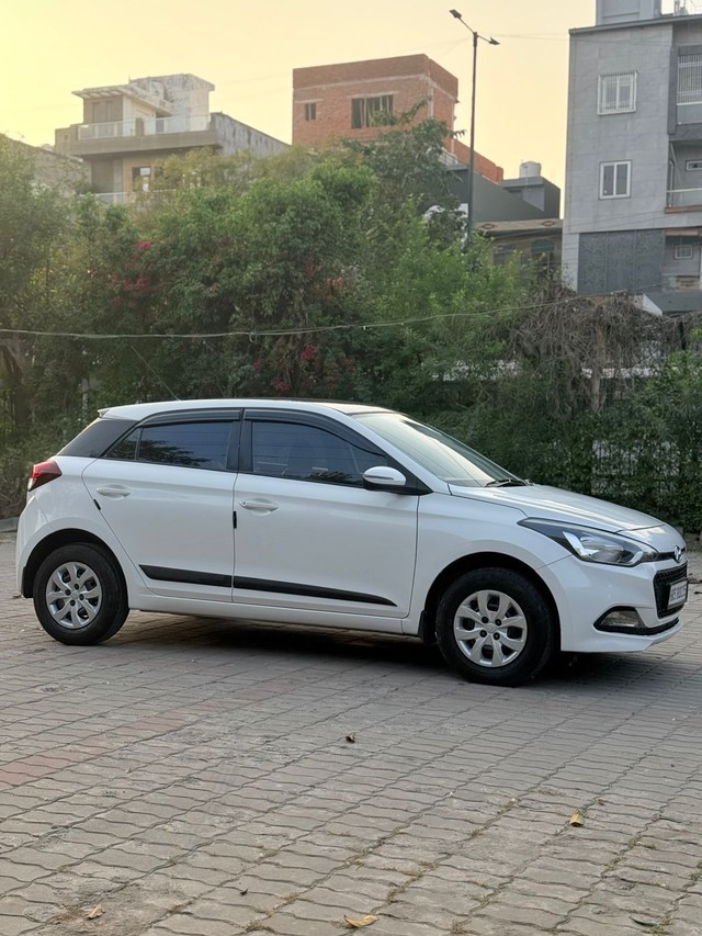 Second-hand 2017 Hyundai i20 Sportz 1.2 for sale in New Delhi-1