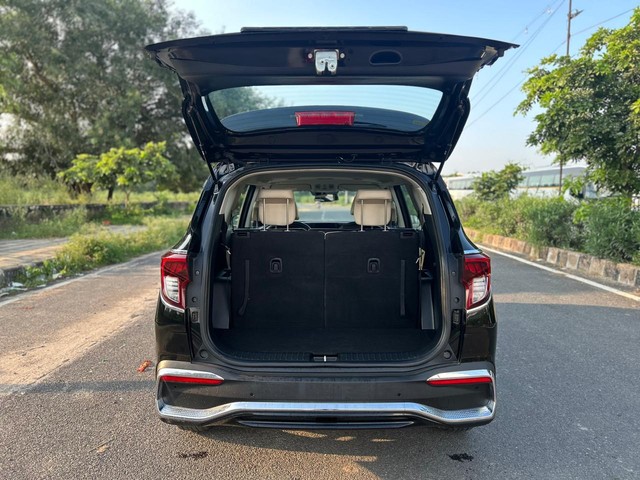 Second-hand 2024 Kia Carens Luxury Plus Diesel for sale in New Delhi-16