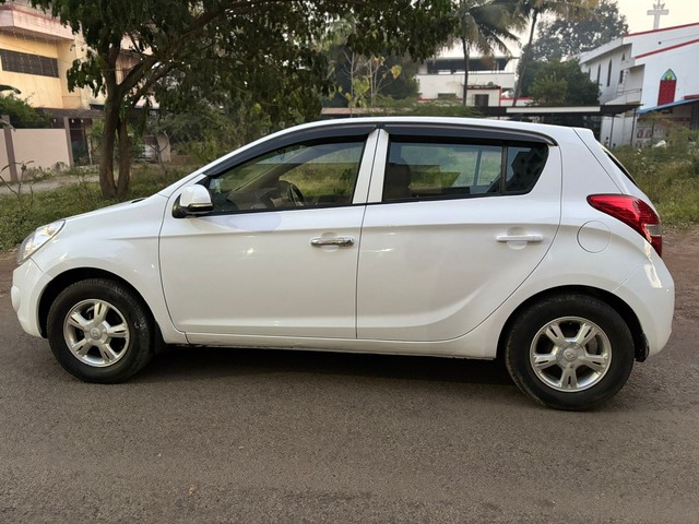 Second-hand 2010 Hyundai i20 1.2 Sportz for sale in Miraj-2