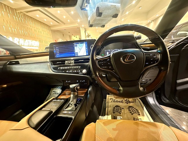 Second-hand 2022 Lexus ES 300h Exquisite for sale in New Delhi-21