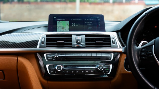 Second-hand 2018 BMW 3 Series 320d for sale in New Delhi-16