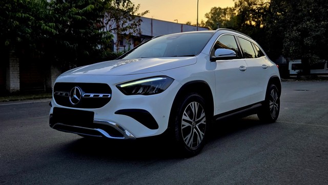 Second-hand 2024 Mercedes-Benz GLA 200 for sale in New Delhi-3