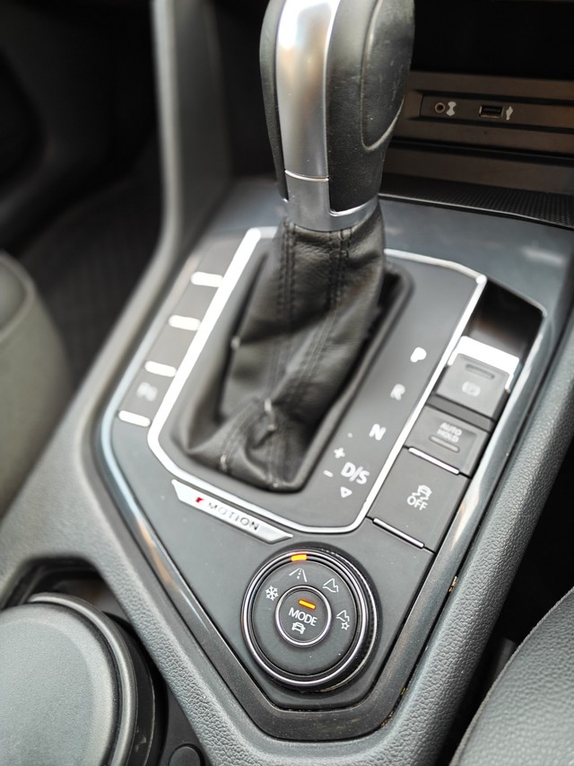 Second-hand 2017 Volkswagen Tiguan 2.0 TDI Comfortline for sale in Mumbai-15