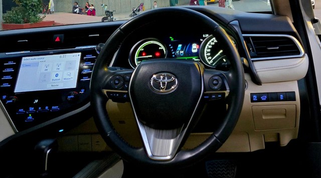 Second-hand 2020 Toyota Camry Hybrid 2.5 for sale in New Delhi-6
