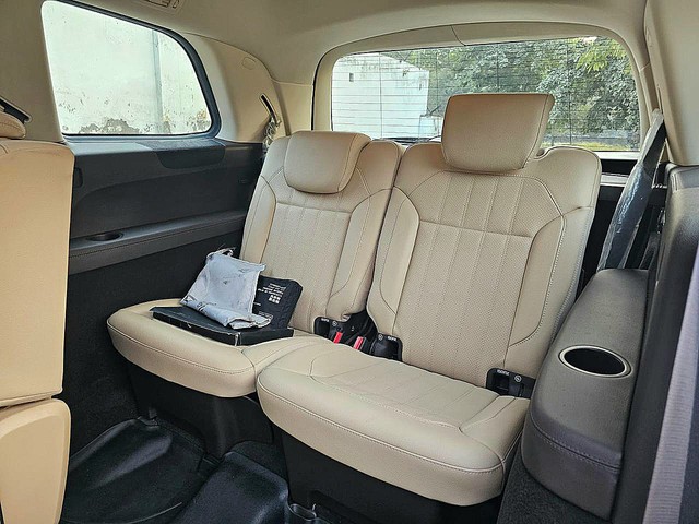 Second-hand 2019 Mercedes-Benz GLS 350d Grand Edition for sale in New Delhi-12