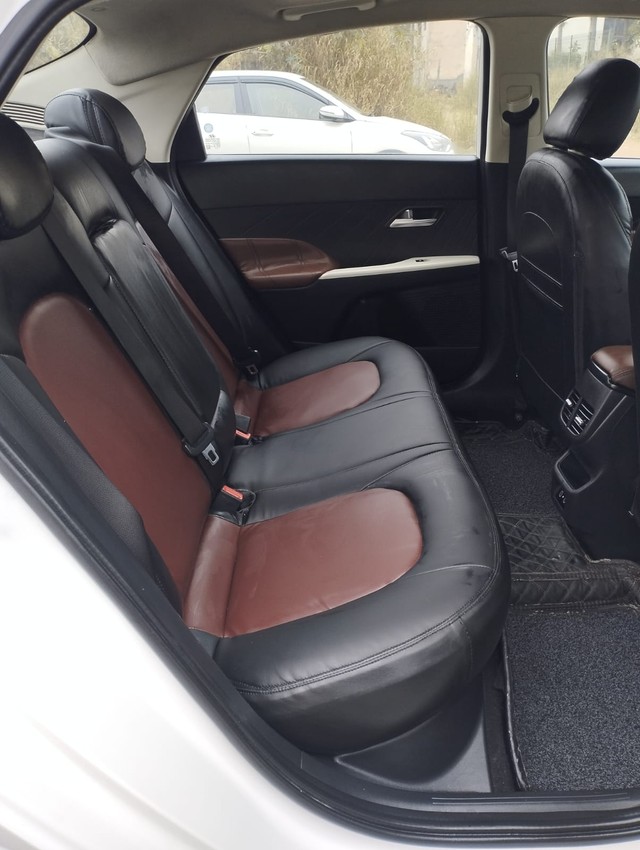 Second-hand 2023 Hyundai Verna SX IVT for sale in New Delhi-10