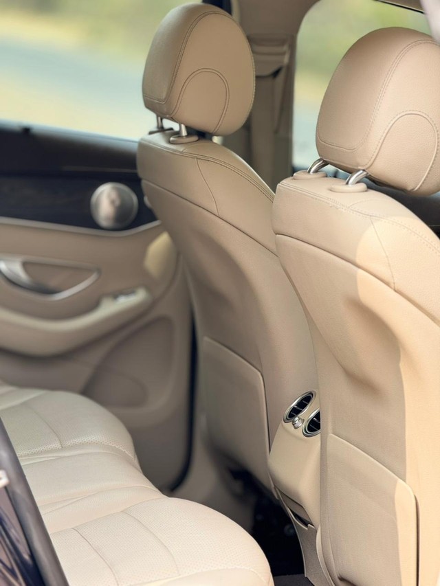 Mercedes-Benz GLC 220d 4MATIC Second-hand 2019 Mercedes-Benz GLC 220d 4MATIC for sale in Surat-11