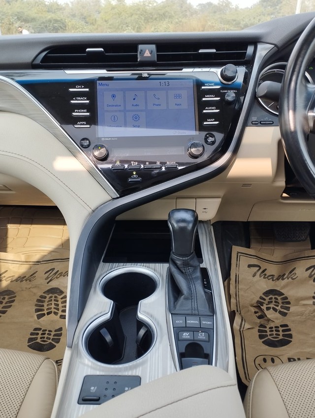 Second-hand 2021 Toyota Camry Hybrid 2.5 for sale in New Delhi-11