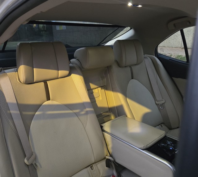 Second-hand 2020 Toyota Camry Hybrid 2.5 for sale in New Delhi-11