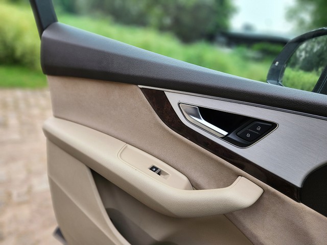 Second-hand 2017 Audi Q7 45 TDI Quattro Premium Plus for sale in New Delhi-4