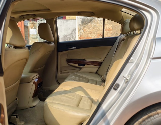 Second-hand 2013 Honda New Accord 2.4 M/T for sale in Kolkata-10