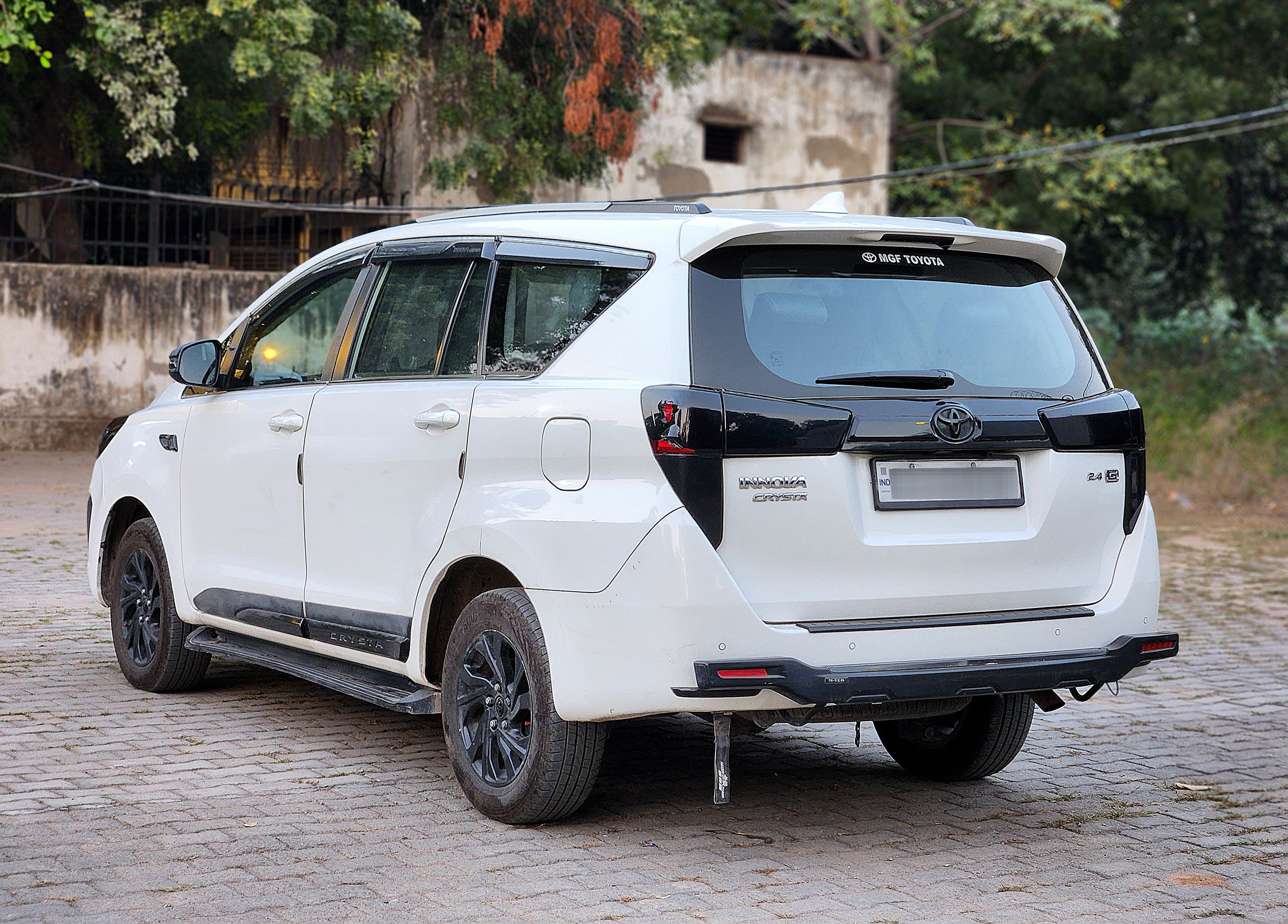 Paranaque Ph Aug 5 Toyota Innova Stock Photo 2350412467 | Shutterstock, image size:4000x2869