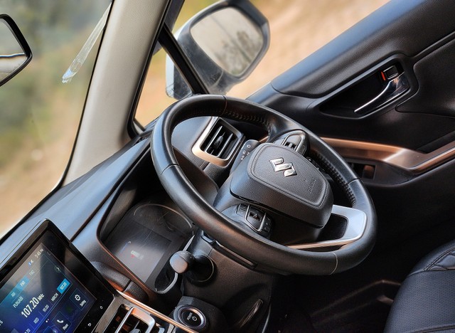 Second-hand 2024 Maruti Invicto Zeta Plus 7Str for sale in New Delhi-20