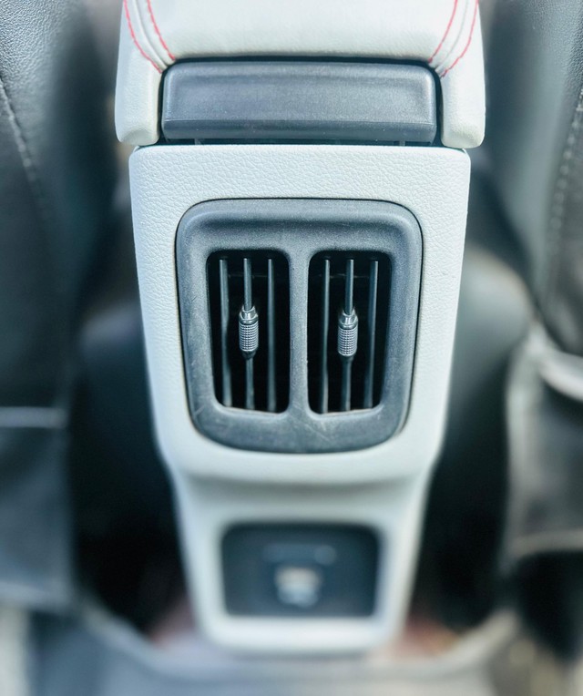 Second-hand 2017 Jeep Compass 2.0 Limited for sale in Pune-12