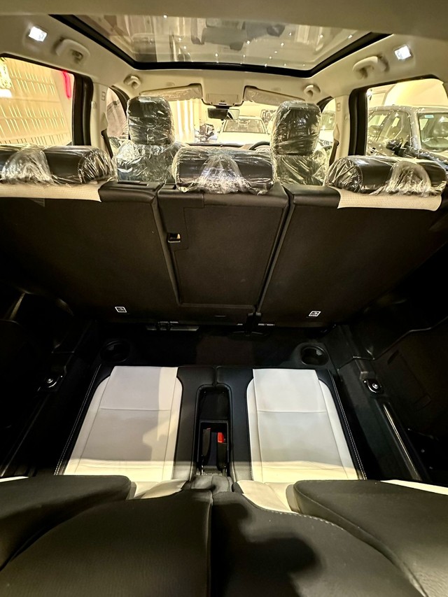 Second-hand 2022 Land Rover Discovery Sport S Diesel for sale in New Delhi-8