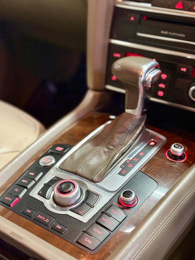 Second-hand 2013 Audi Q7 3.0 TDI quattro for sale in Mumbai-7