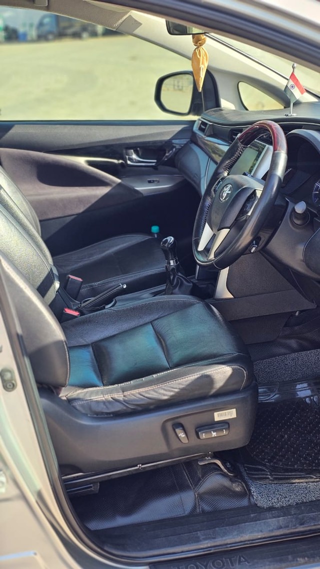 Second-hand 2017 Toyota Innova Crysta 2.4 G MT BSIV for sale in Nagpur-11