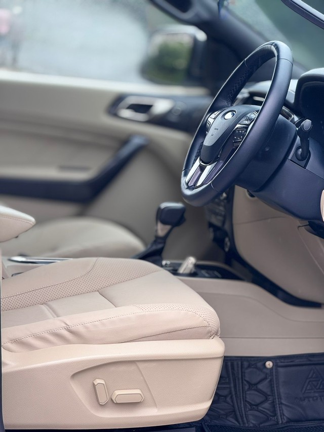 Second-hand 2019 Ford Endeavour Titanium Plus 4X2 for sale in Surat-13