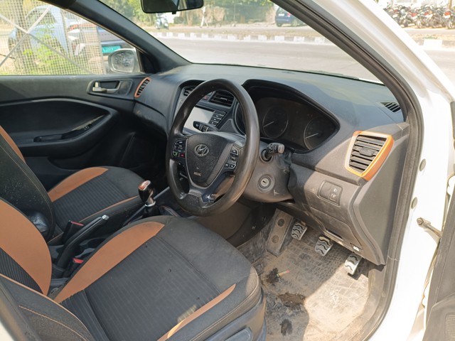 Second-hand 2017 Hyundai i20 Asta 1.4 CRDi for sale in Kota-5