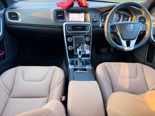 Second-hand 2017 Volvo S60 Cross Country D4 AWD BSIV for sale in Surat-9