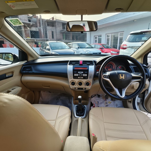Second-hand 2010 Honda City 1.5 S MT for sale in Chandigarh-9