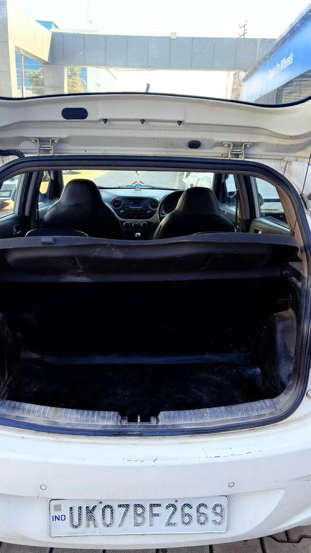 Second-hand 2014 Hyundai Grand i10 CRDi SportZ Edition for sale in Dehradun-5