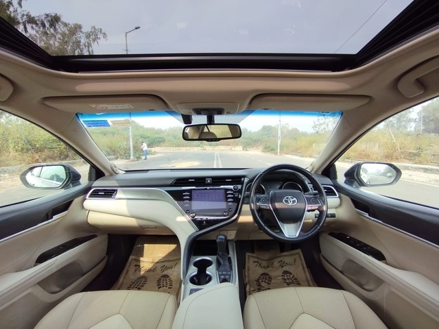 Second-hand 2021 Toyota Camry Hybrid 2.5 for sale in New Delhi-14