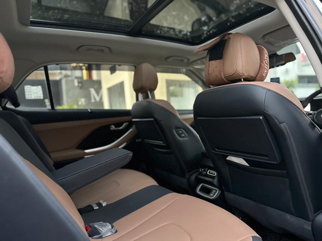 Second-hand 2024 Hyundai Alcazar Signature DCT for sale in New Delhi-8