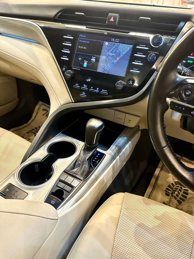 Second-hand 2021 Toyota Camry Hybrid 2.5 for sale in New Delhi-11