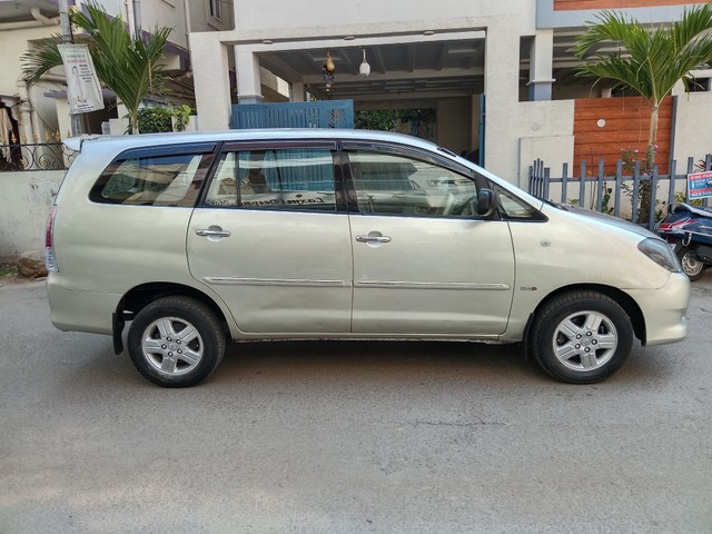 Second-hand 2007 Toyota Innova 2.5 V Diesel 8-seater for sale in Hyderabad-2