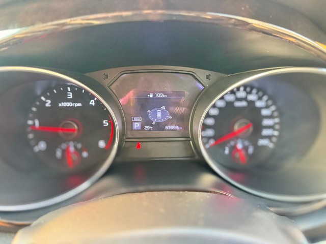 Second-hand 2023 Kia Carnival Limousine Plus for sale in Surat-10