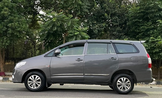 Second-hand 2015 Toyota Innova 2.5 VX (Diesel) 7 Seater BS IV for sale in New Delhi-3