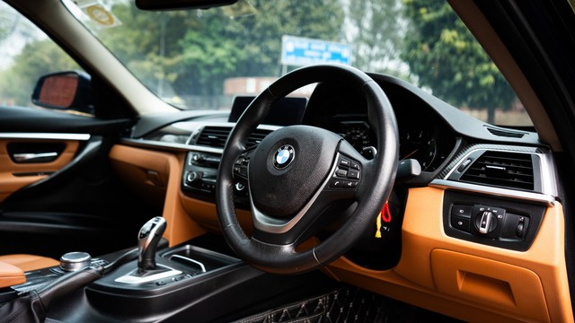 Second-hand 2018 BMW 3 Series 320d for sale in New Delhi-9