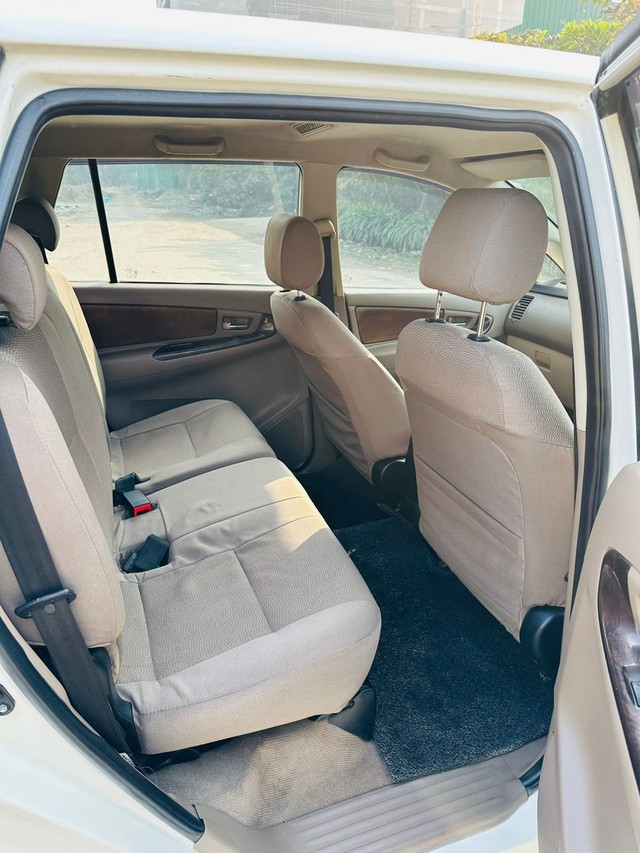 Second-hand 2015 Toyota Innova 2.5 G (Diesel) 7 Seater BS IV for sale in New Delhi-5