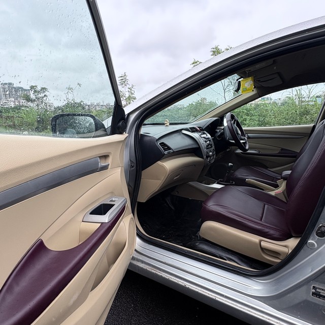 Second-hand 2011 Honda City V MT for sale in Pune-9