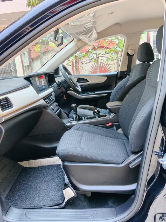 Second-hand 2023 Mahindra XUV700 MX 5Str Diesel for sale in Gurgaon-10