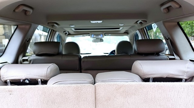 Second-hand 2017 Mahindra XUV500 R W10 FWD for sale in Ahmedabad-18