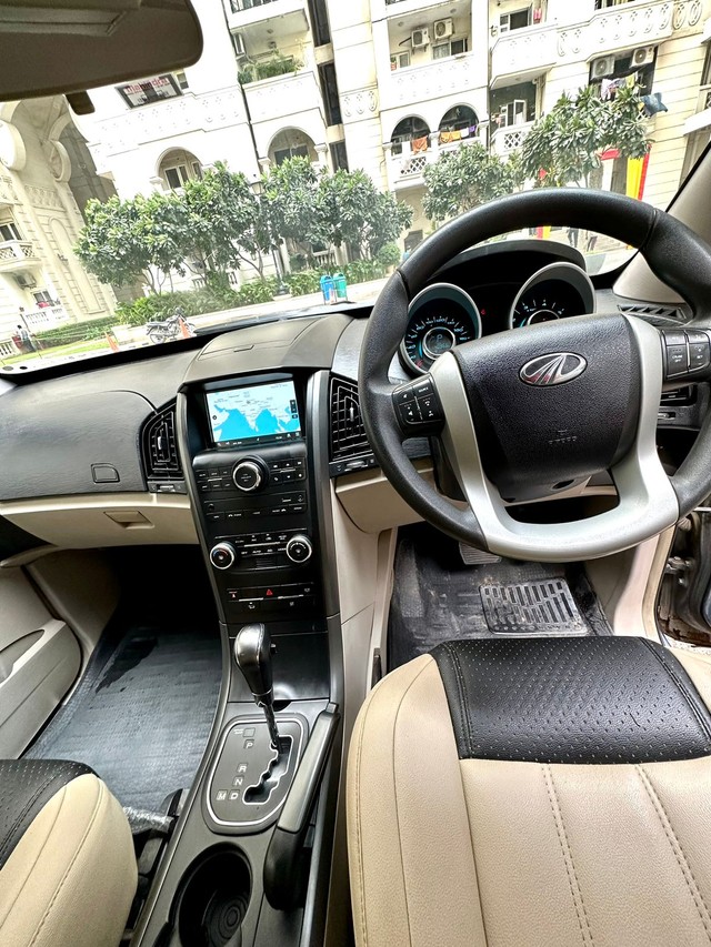 Second-hand 2016 Mahindra XUV500 AT W6 2WD for sale in New Delhi-16