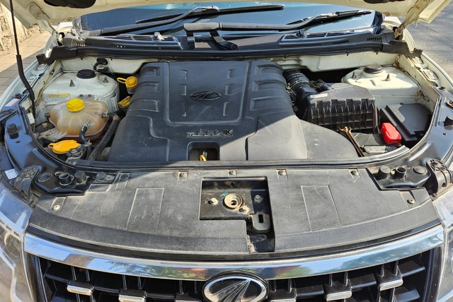 Second-hand 2019 Mahindra XUV500 W7 BSIV for sale in Pune-6