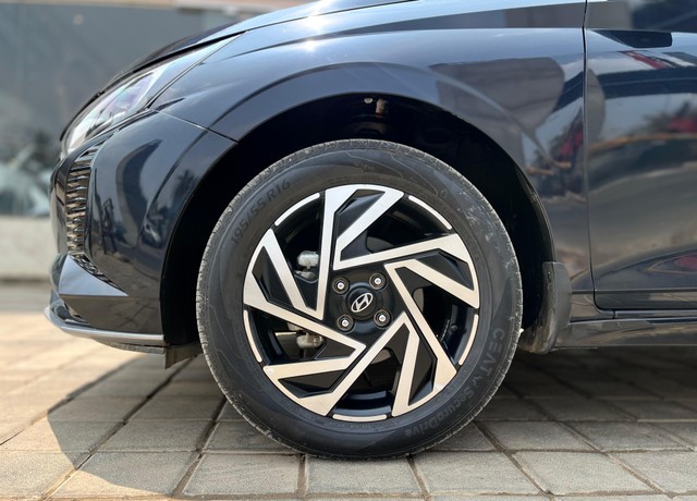 Hyundai i20 Asta Second-hand 2024 Hyundai i20 Asta for sale in Bangalore-5